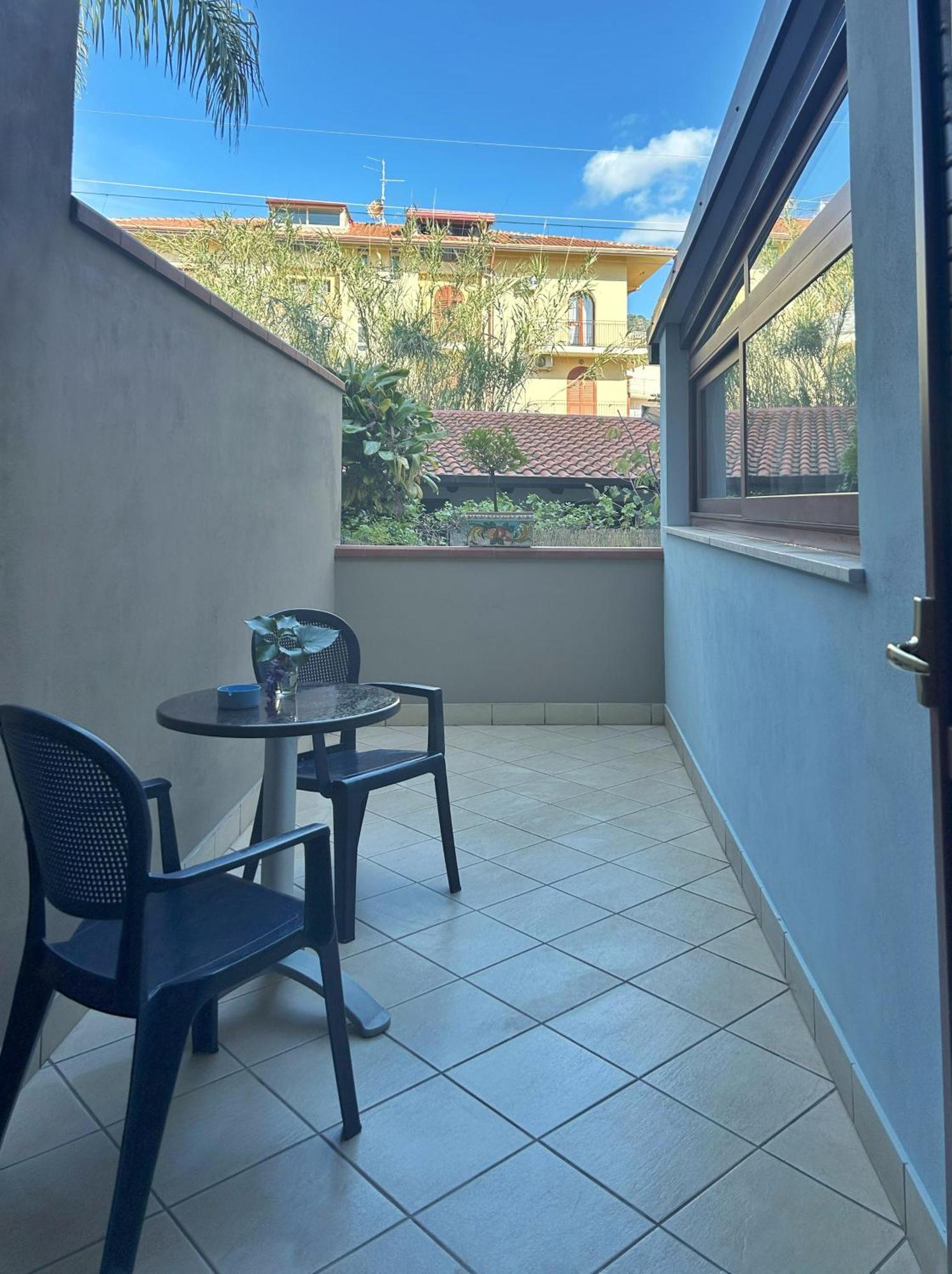 La Piazzetta Bed & Breakfast Giardini Naxos Bagian luar foto