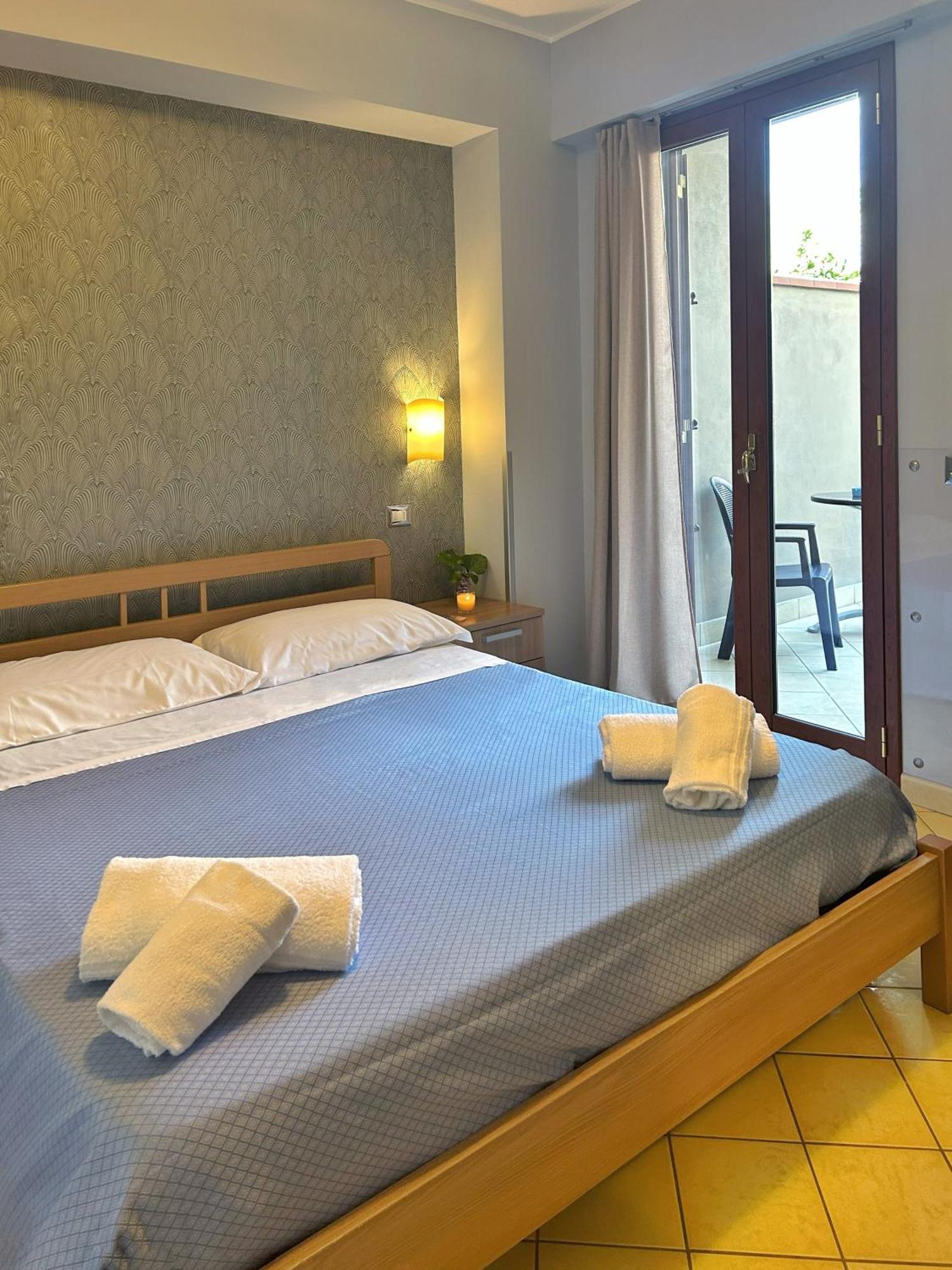 La Piazzetta Bed & Breakfast Giardini Naxos Bagian luar foto