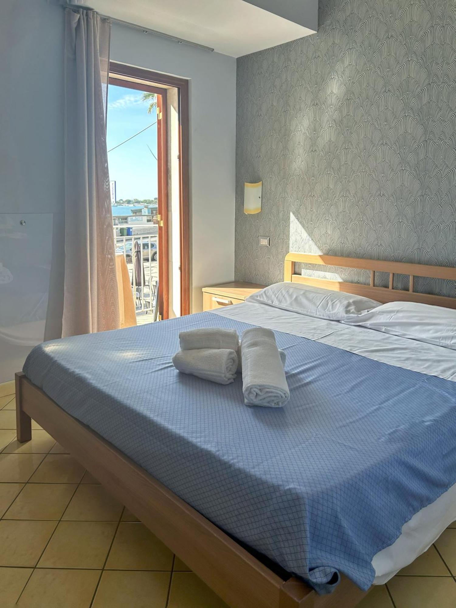 La Piazzetta Bed & Breakfast Giardini Naxos Bagian luar foto